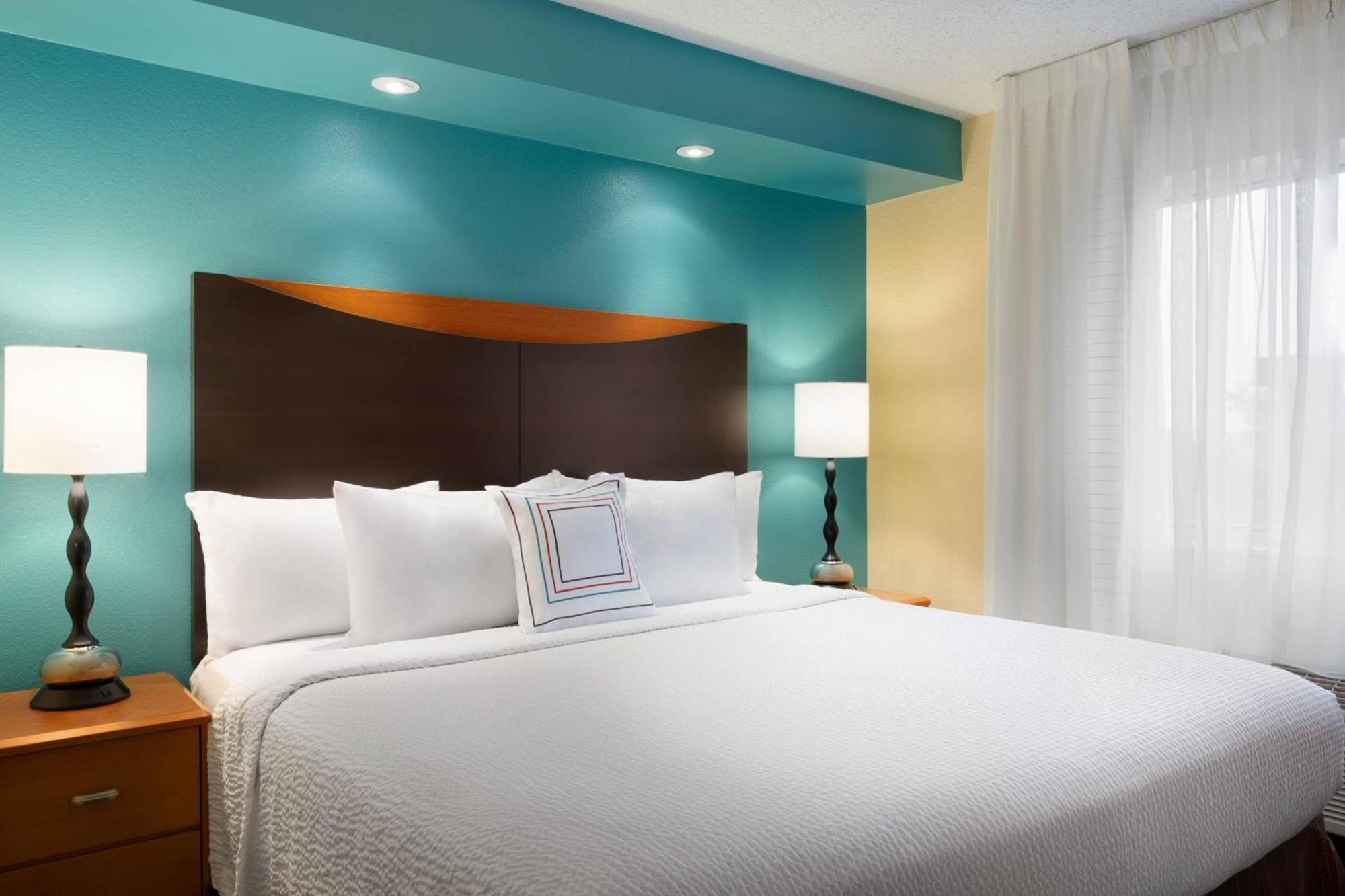 Hotel Fairfield & Dallas